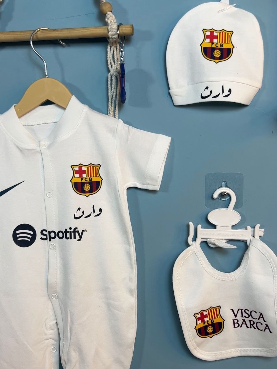 Kişiye Özel Baskılı Bebek Tulum, Bere ve Önlük Seti — 2