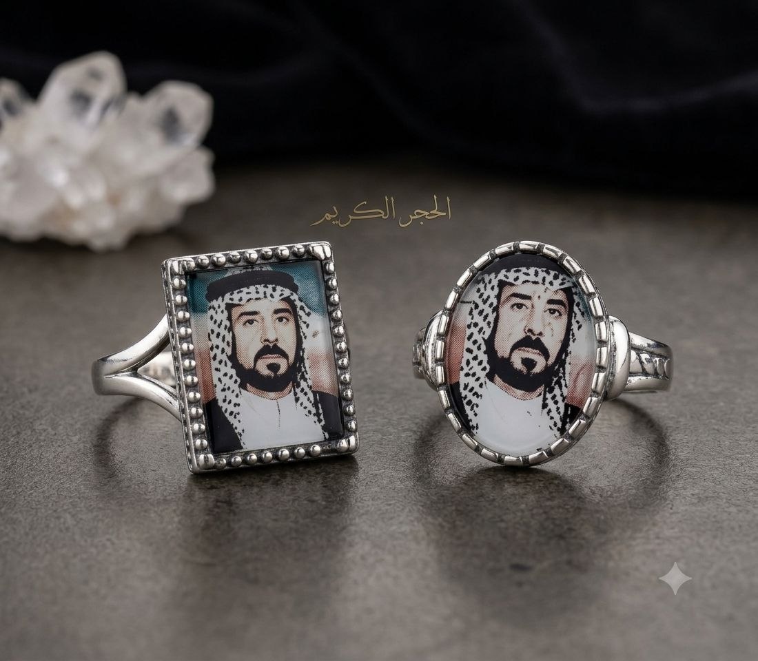 ئەڵقەی (ئەنگوستیلەی) پیاوانە بە ڕووپۆشی زیوی نەگۆڕ بۆ تەواوی تەمەن – فری سایز (قەبارەی گۆڕاو) بە چاپی وێنە بەپێی داواکاری. — 2